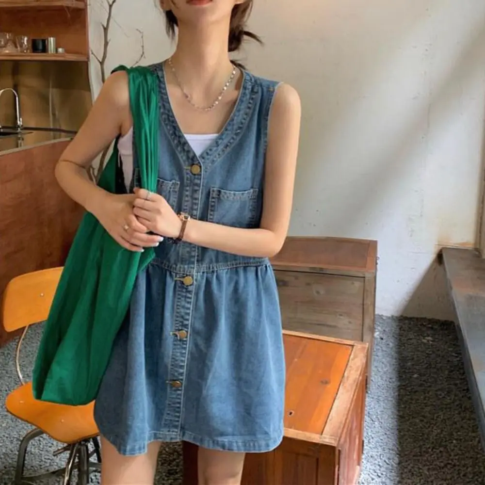 

Sweet High Waisted Cowboy Strap Dress V-neck Pleated Denim Camisole Dress Retro Single Breasted Sleeveless Short Dress Girls