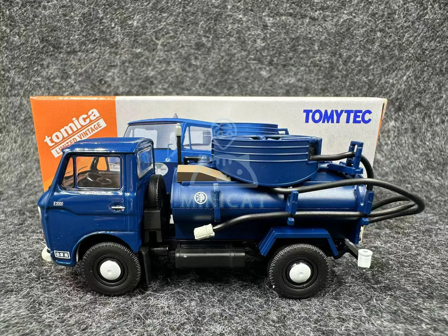 2411 TOMYTEC 1/64 TLV LV-N211a Mazda E2000 suction car blue alloy trolley model collection decoration