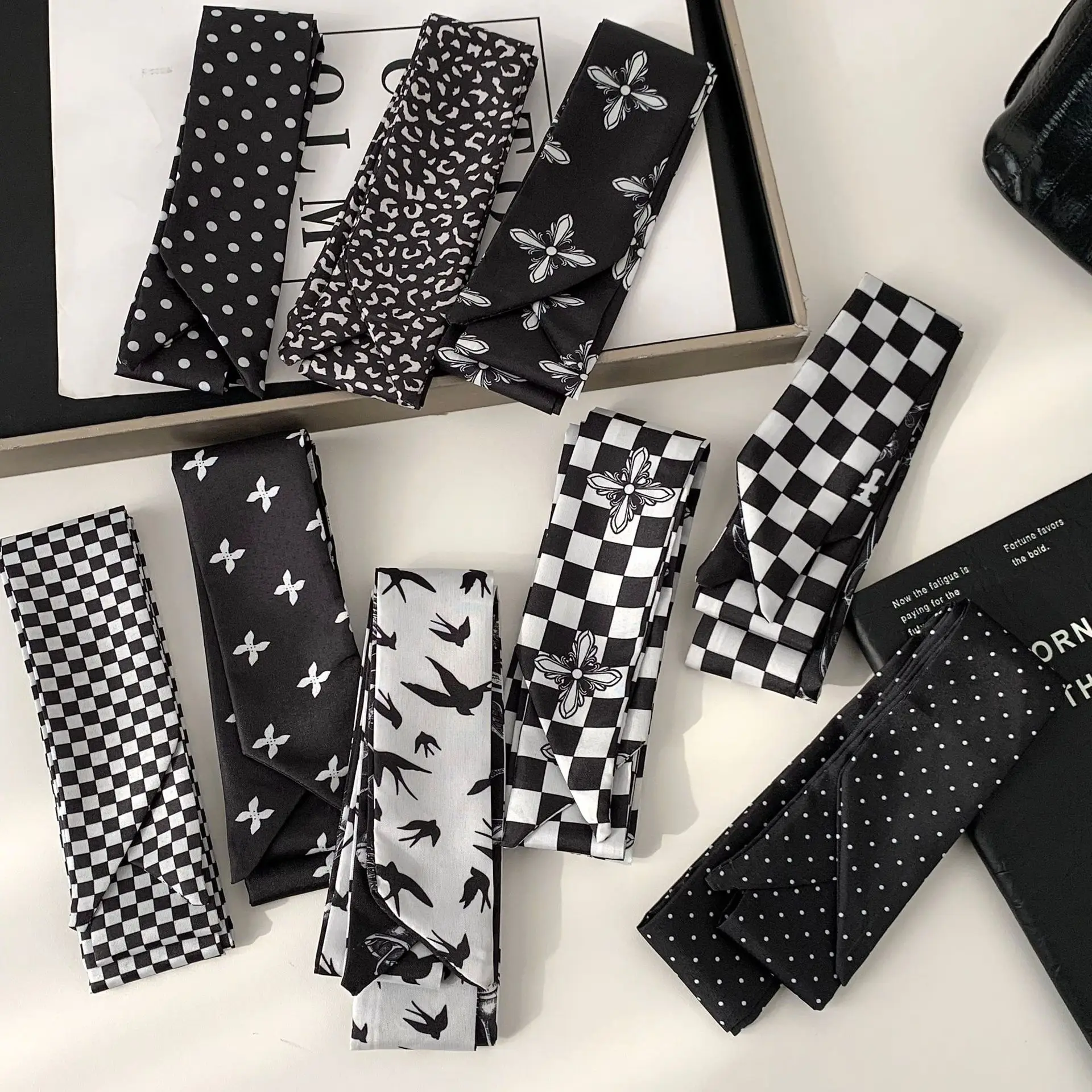 Women Electronic Accessories - Écharpe fine en soie douce de
