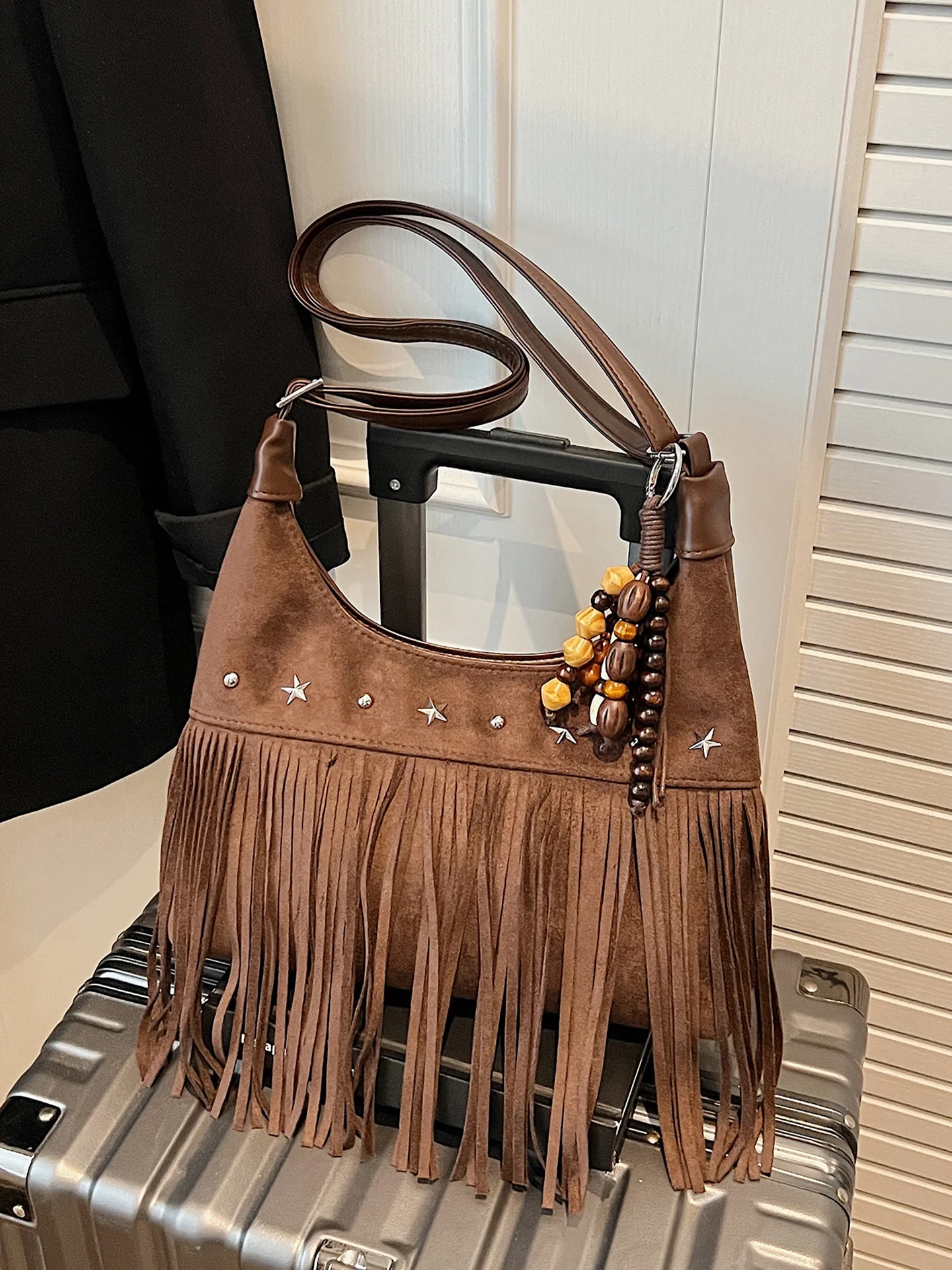 

Retro Suede Tassel Women's Shoulder Bag Commuter Versatile Crossbody Bag Fashionable High-End Feel New 2026 ILINX Ladies Bag