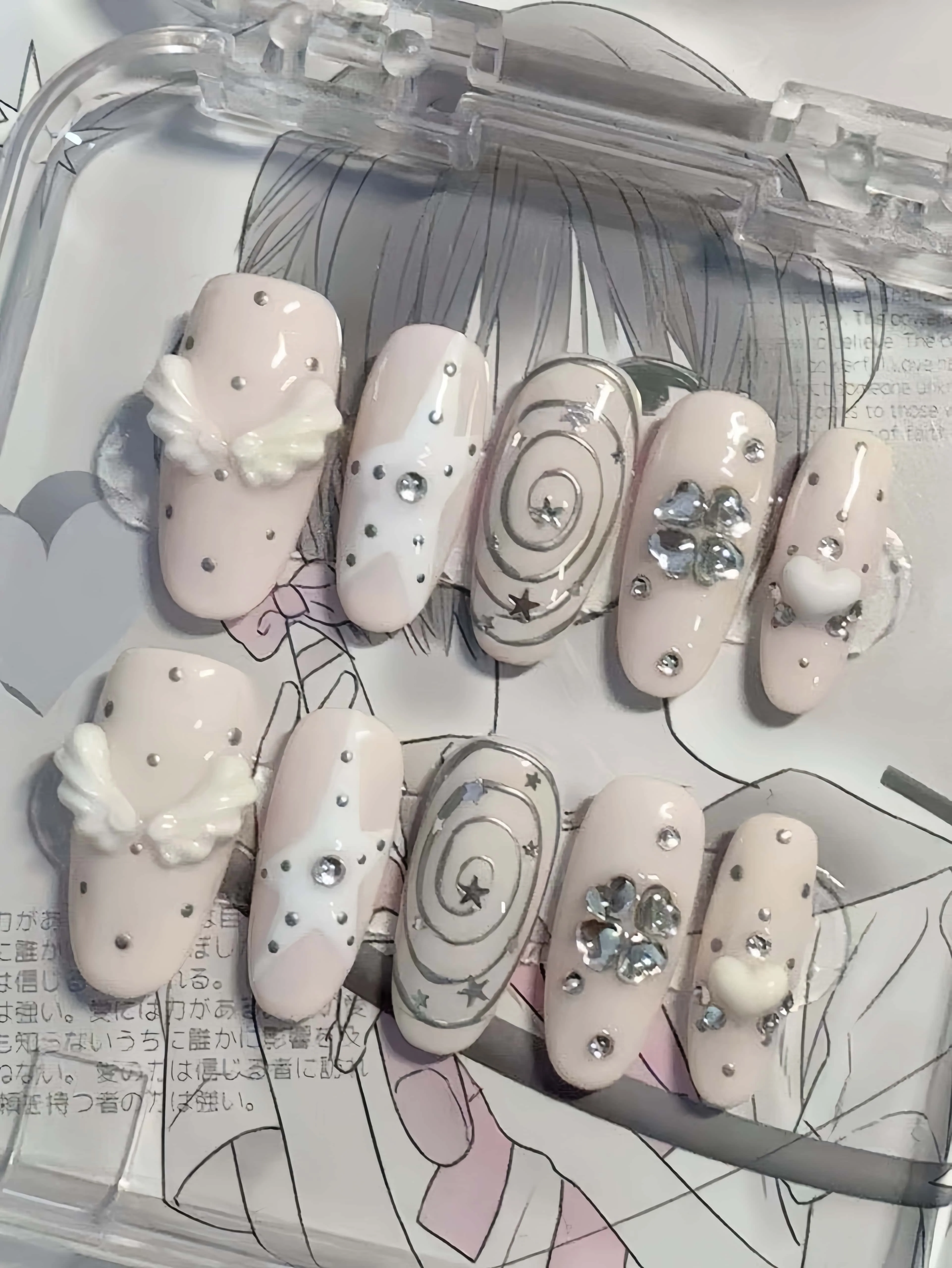 10 faux ongles ovales faits à la main, longueur moyenne, rose nude et blanc laiteux, style féminin délicat, adaptés aux femmes et aux filles, parfaits pour les sorties printanières, les rendez-vous, la saison des diplômes et idéaux comme cadeau, livrés avec 1 colle gelée et 1 lime à ongles.