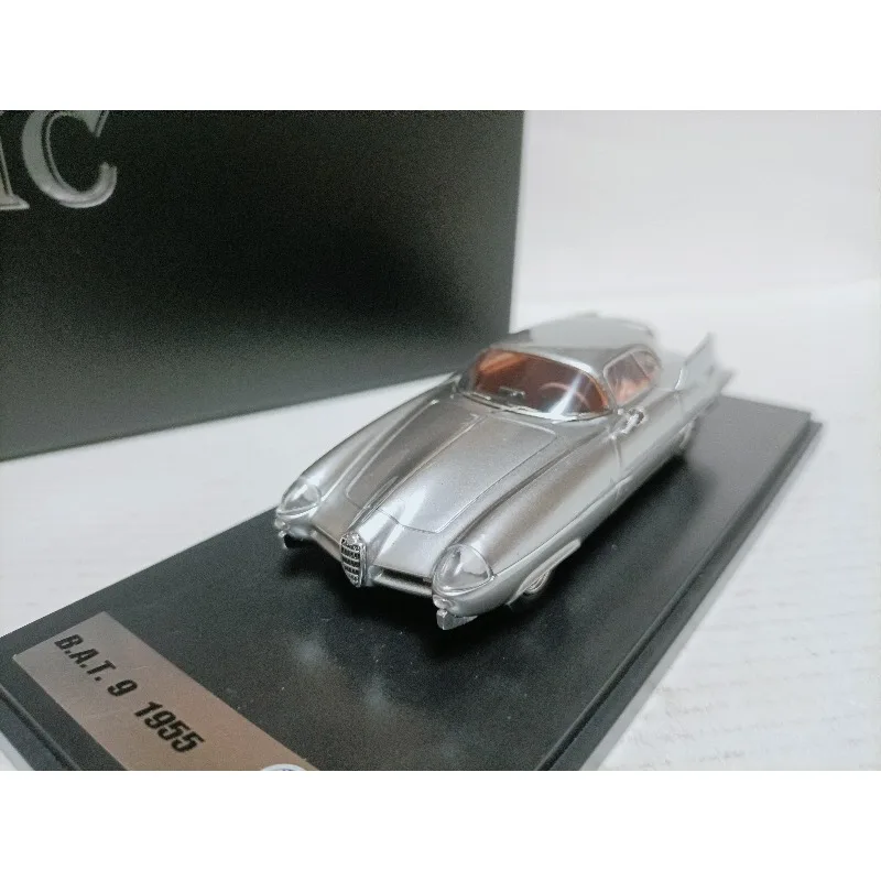 

В наличии: концептуальный автомобиль BAT 1:43 Alfa BAT 9 Bertone 1963, литая под давлением модель автомобиля из смолы, подарок мальчику, коллекционное украшение для взрослых
