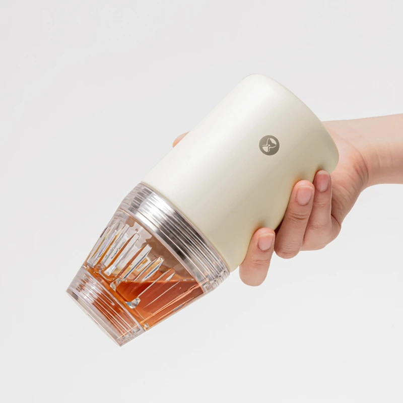 

Crystal Eye Travel Brewer 300ml Portable Coffee Brewer Coffee Cup 2-in-1 Compatible with 155 Paper Filter-ABRM