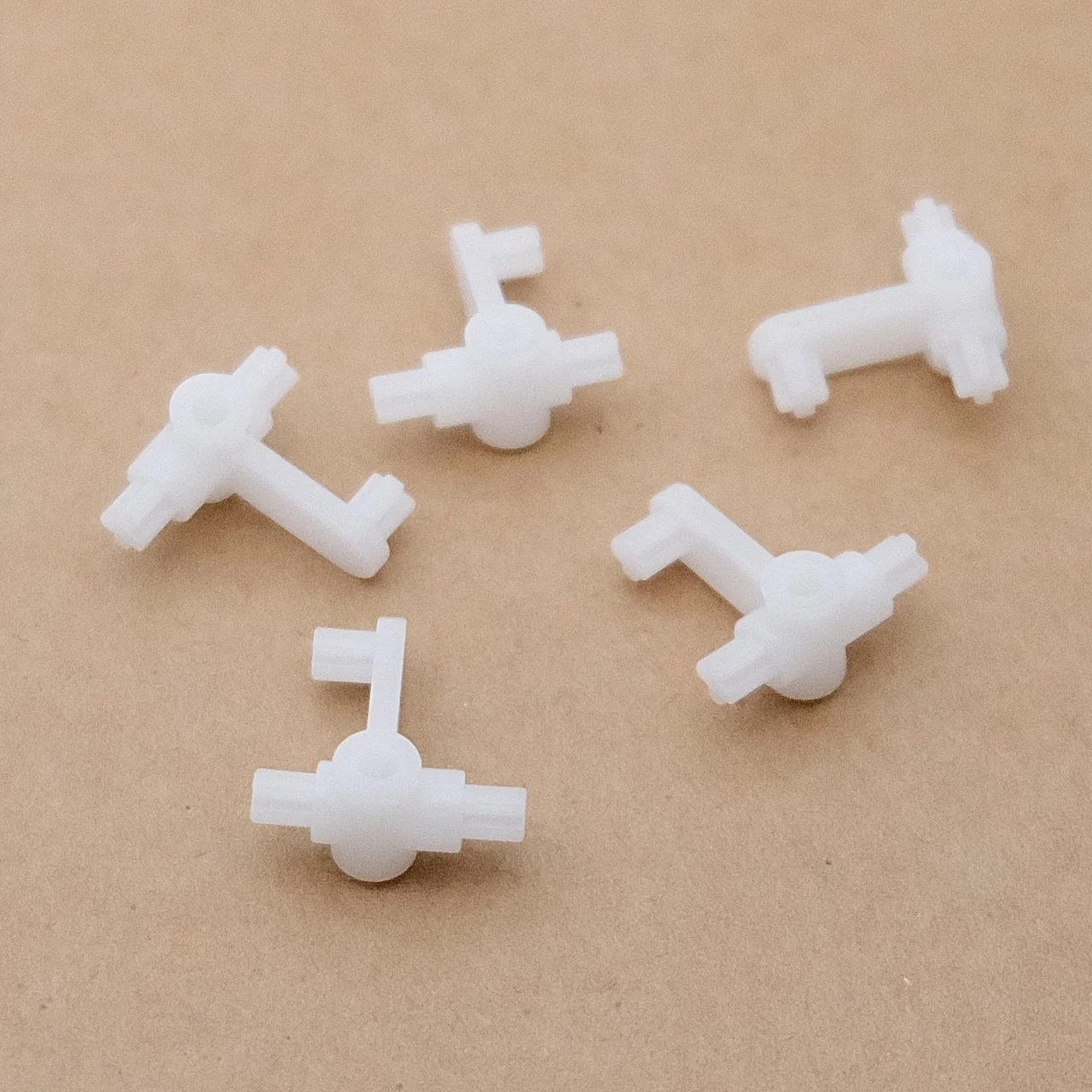 Children's Remote-Controlled Toy Car DIY 2.6/3.1MM Wheel Steering Bridge Connection Front Fork Twisting Shaking Head Parts
