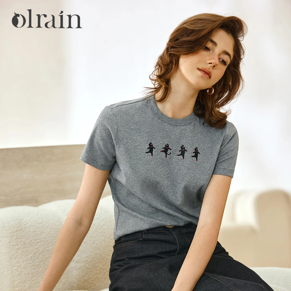 

OLrain серая хлопковая футболка женская 2025 с коротким рукавом летний топ женские шикарные простые футболки с вышивкой женская одежда O57XT96582
