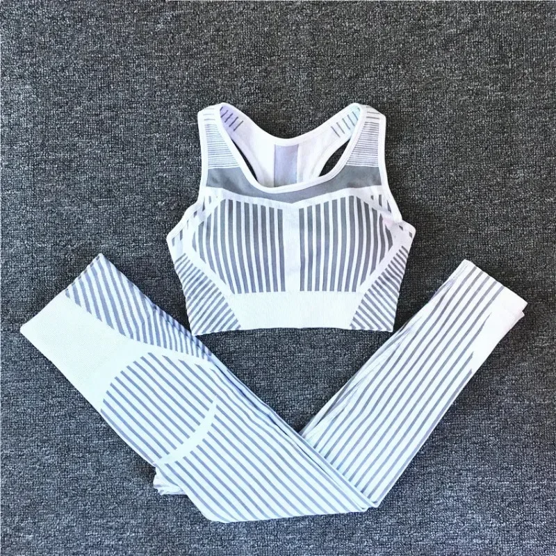 2024 Pad Stripe Seamless Yoga Set Women Fitness Clothing Sportswear Gym Leggings Push up Strappy Sports Bra 2-częściowe garnitury sportowe