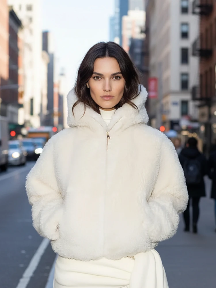 

Шикарное пушистое короткое пальто из искусственного меха с капюшоном, женское повседневное однотонное пальто с длинным рукавом и карманом на молнии, свободная теплая куртка, женские зимние пальто для поездок на работу