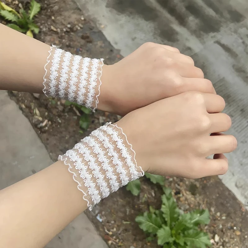 Shirt Sleeve Fixer Hand Sleeve Wrist Ornament for Men and Women Elastic Sleeve Tightener Adjustable Arm Band Accessories