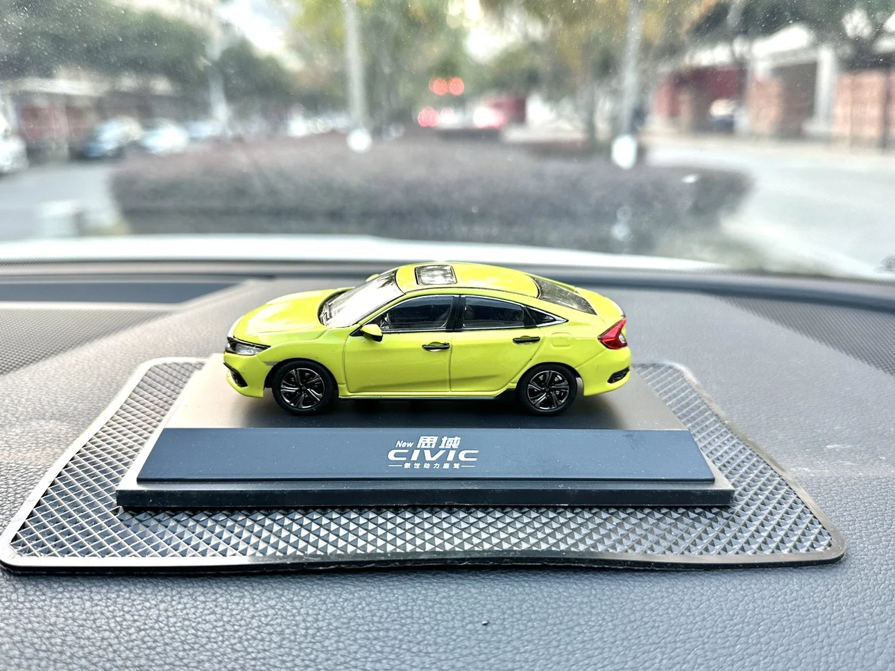 Dongfeng Honda 2021, 10. generacja sedan Civic Żółty Model Samochodu 1:43 Model Symulacyjny Centralny Panel Sterowania Internetowy Celebrytka