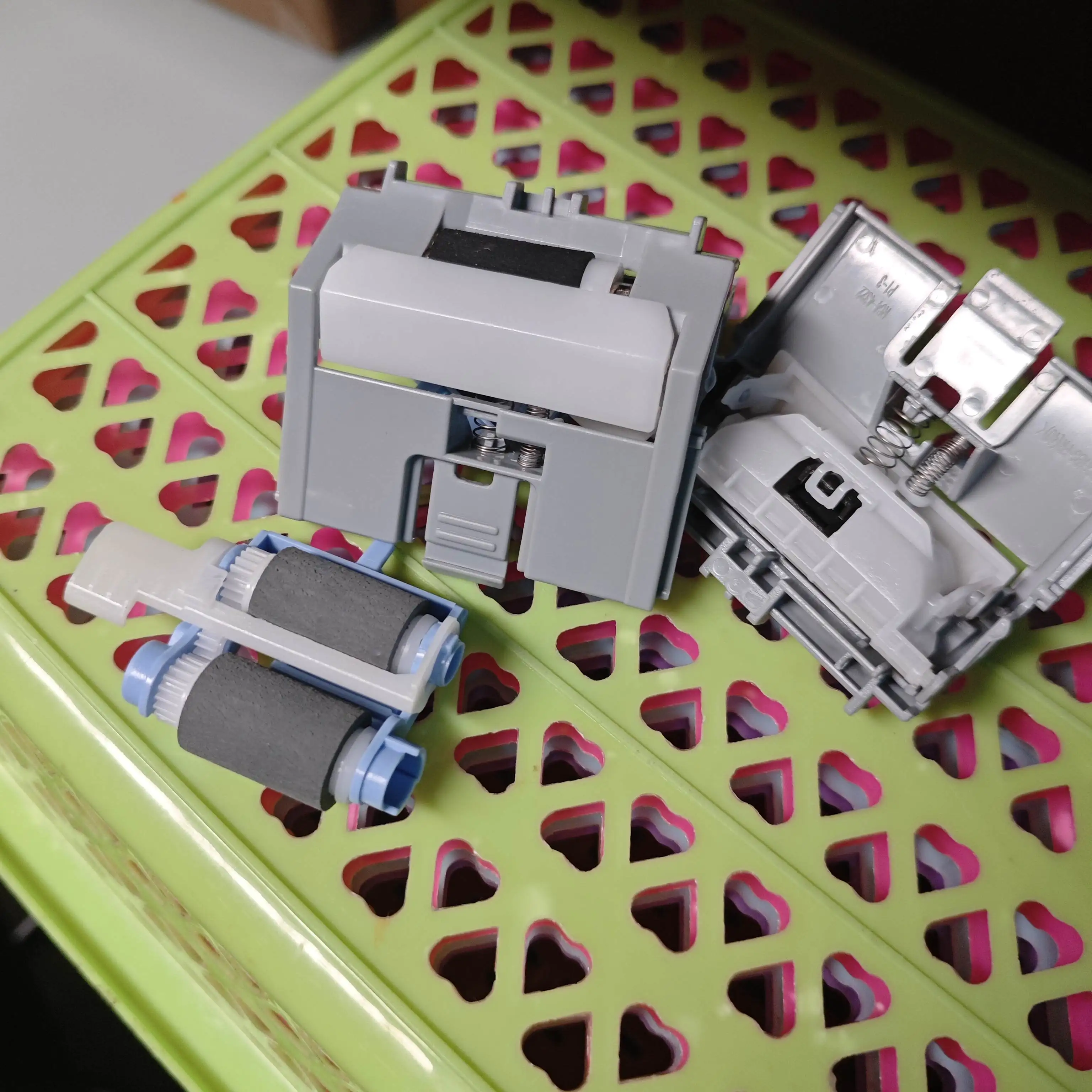 

1sets Separation Pickup Roller for HP M501 M506 M507 M527 M528 RM2-5752-000 F2A68-67913