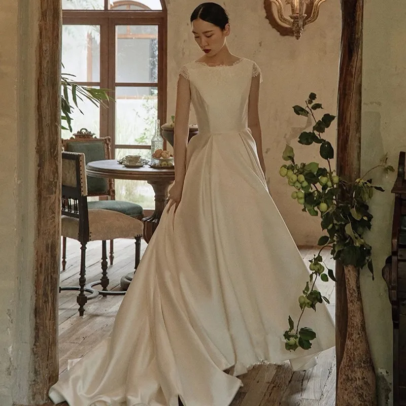 2022 New Design Elegant Boat Neck Wedding Dress Cap Sleeves Soft Satin Korean Vintage A-Line Simple Backless Bridal Gowns 웨딩드레스