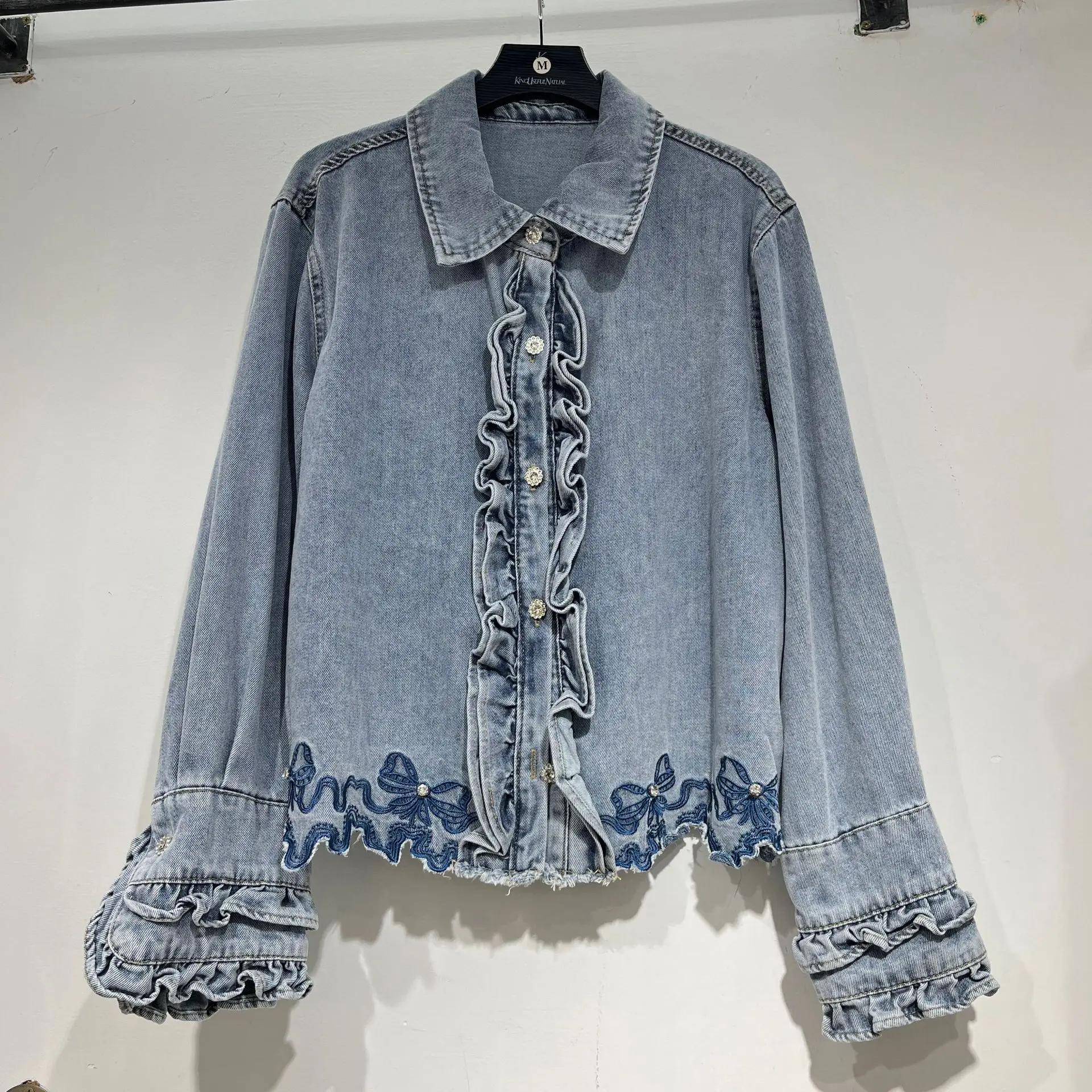 

SuperAen Butterfly Embroidered Turn-down Collar Blue Washed Denim Coats for Women Short 2026 Spring New Sweet Casual Loose Coats