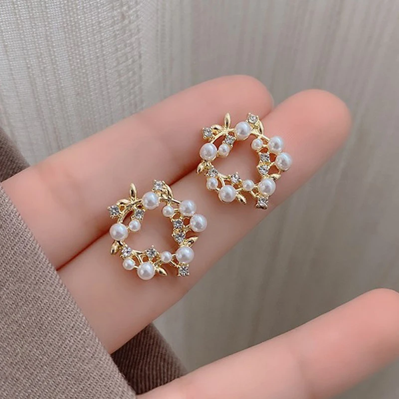 Cute Golden Garland Shape Stud Earrings for Women Fashion Crystal Imiation Pearl Small Earrings Wedding Party Sweet Jewelry
