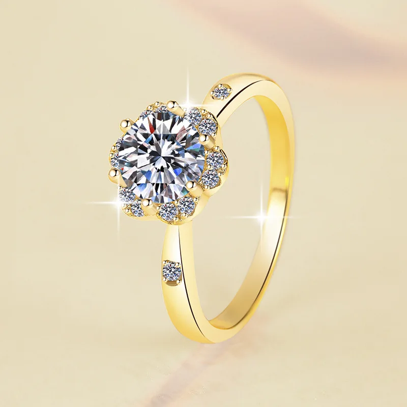 

Роскошное женское кольцо из цельного золота 18 карат с муассанитом 1 карат