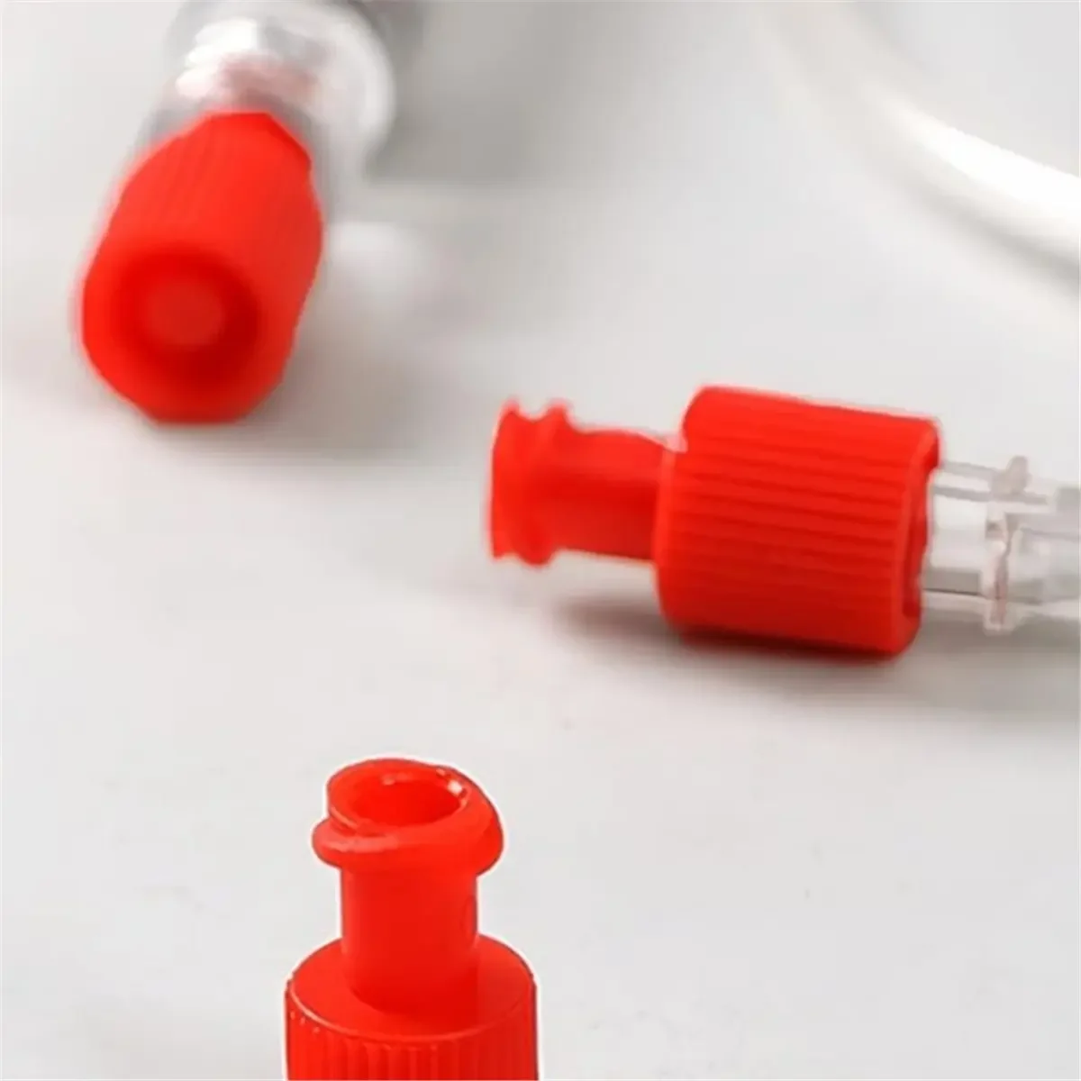 100pcs Time Saving Luer Stopper Red Closing ConesSterile Cap Function Dual Luer Lock Caps for Male/female Connectors Syringes Ti