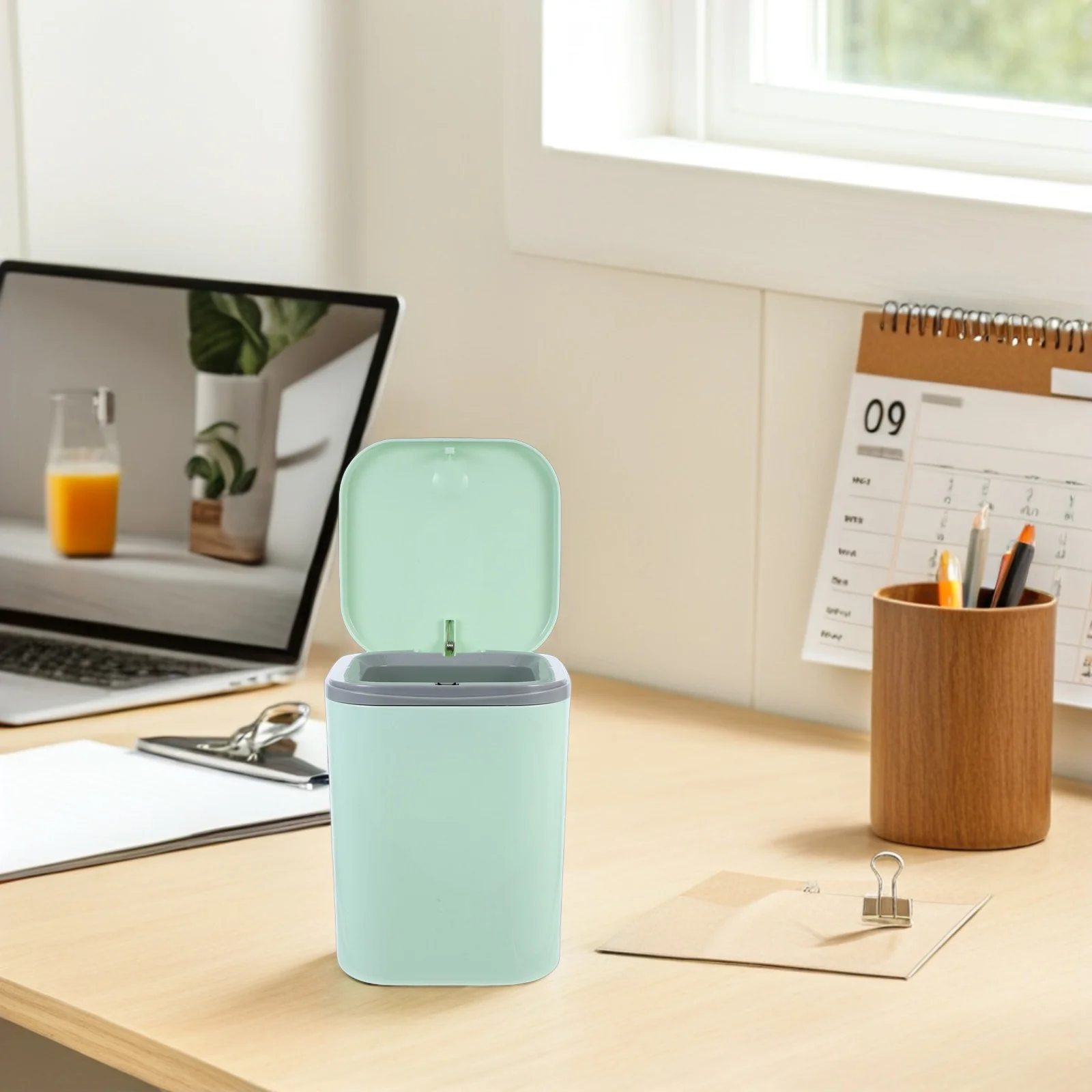 

Compact Mini Trash Can Lid Easy Operation Smell Prevention Decorative Design Desktop Bathroom Office Bedroom Miniature Trash Can