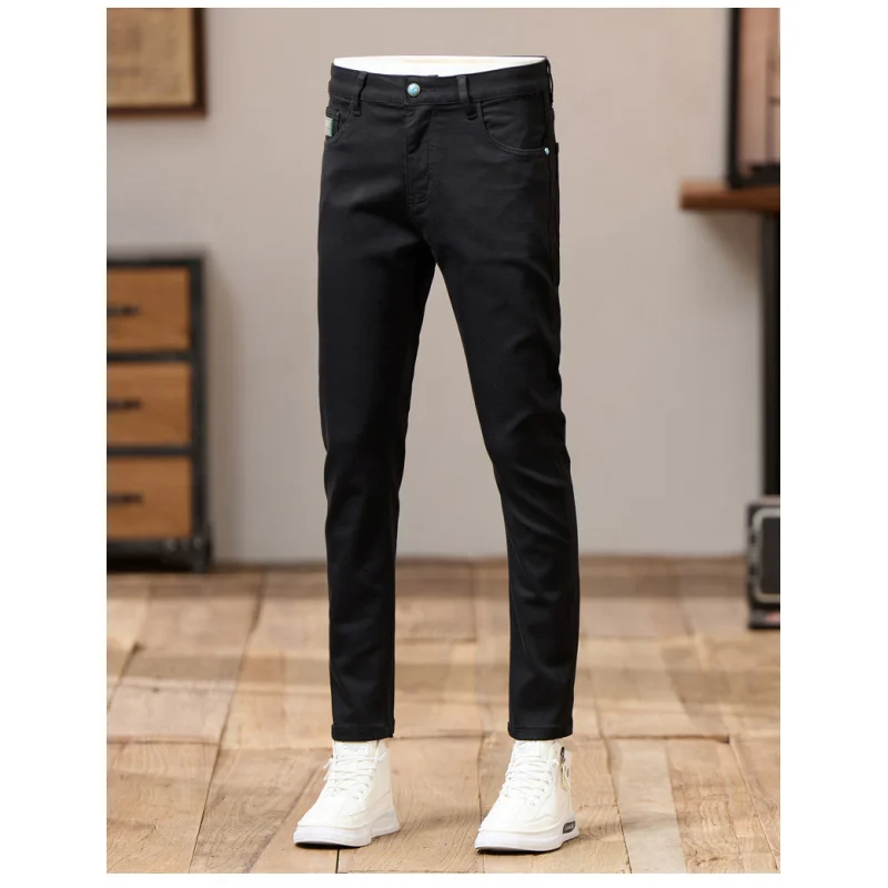 

Мужские джинсы чистого черного цвета, осень 2021, новый тренд, простой и облегающий крой, маленькие ноги, повседневные и универсальные высококачественные мужские брюки