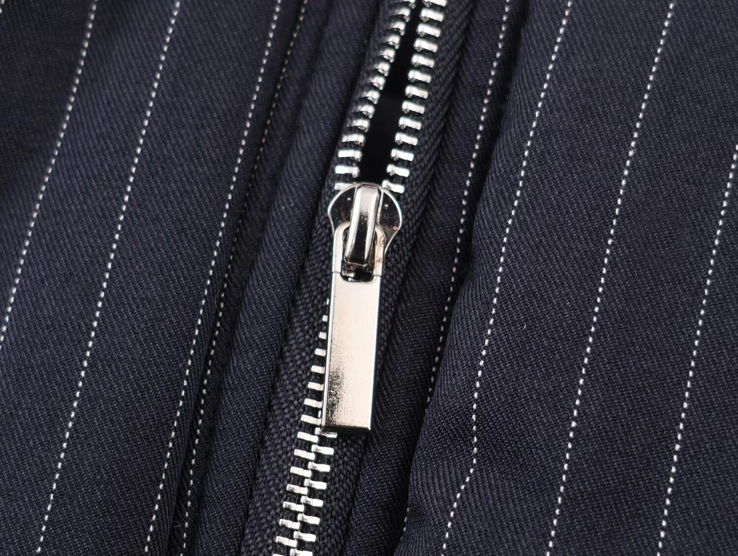 Jaqueta de Algodão Azul Escuro com Listras Finas, Gola Alta, Manga Bufante, Corte Solto, Casaco Curto Estilo Retrô, Agasalho Quente de Inverno