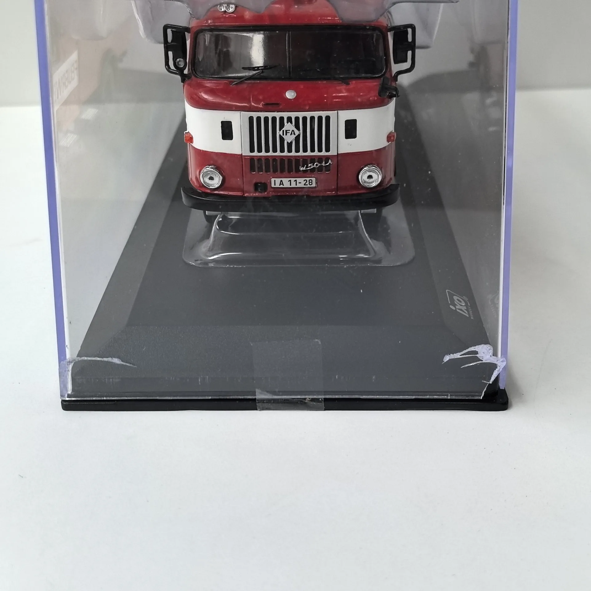 Doos Gebarsten Diecast IXO 1/43 Schaal IFA W50 FEUERWEHR Legering Model Auto Collectible Toy Gift Souvenir Display Ornament