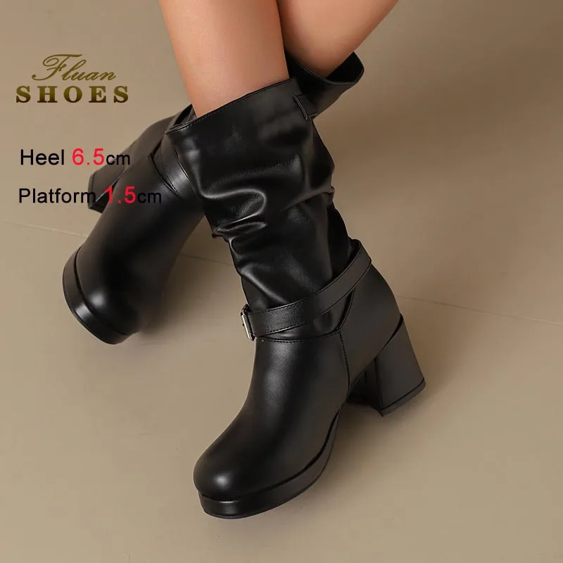 2025 موضة الأحذية النسائية 6.5 سنتيمتر كعب خشن منتصف العجل الأحذية بلون الجلود مشبك أحذية طويلة سيدة التجارة الخارجية فارس التمهيد