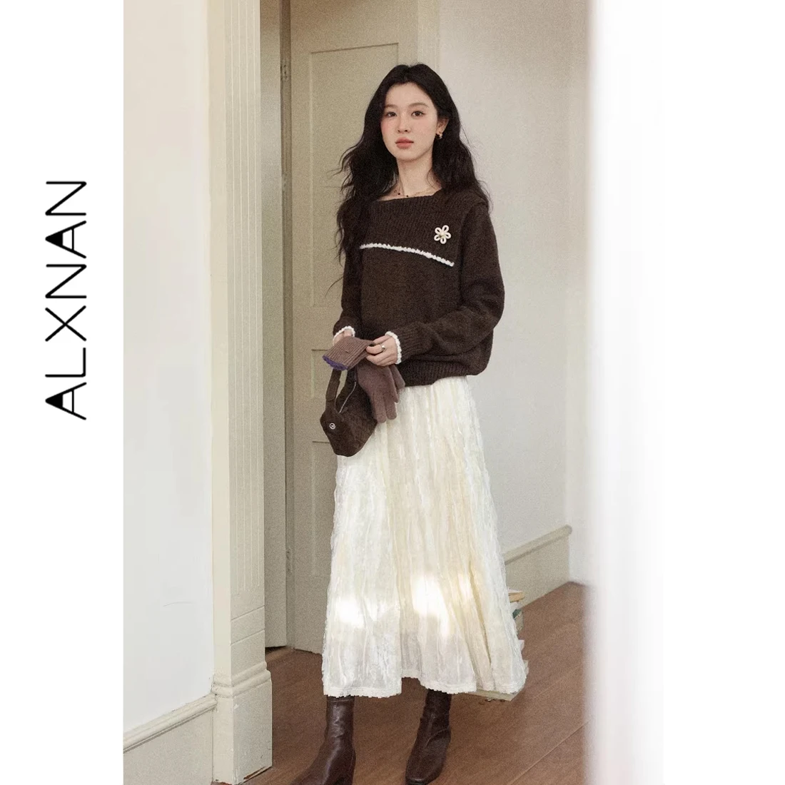 ALXNAN Women Velvet Maxi Skirt Soft Retro Warm Off White Lace Panel Elastic Waist A-line Ladies Elegant Flowy Long Skirt L60625