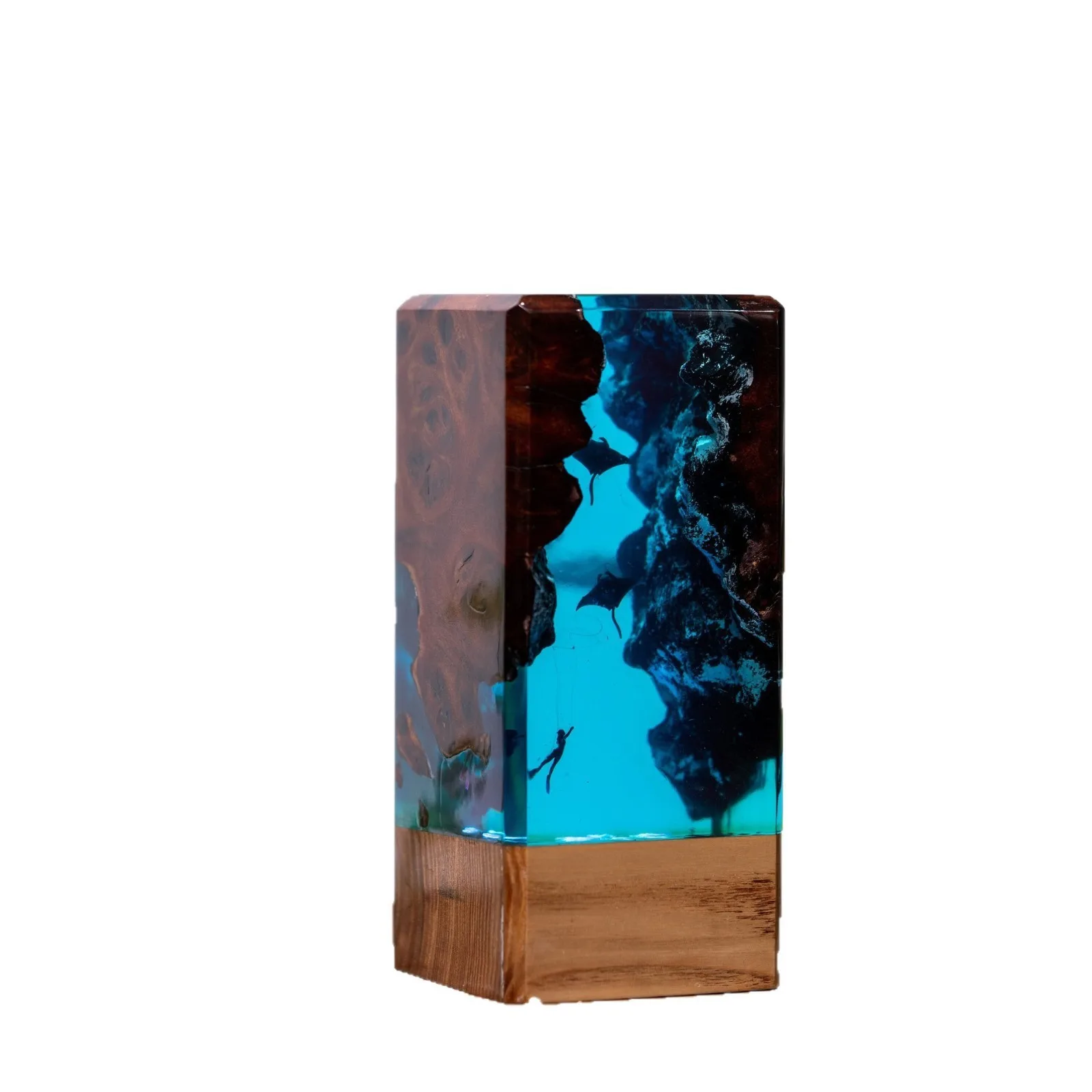 Scuba Divers and Manta Ray Resin Night Light Ornaments for Deep-sea Exploration Home Decoration Craft Items and Gifts