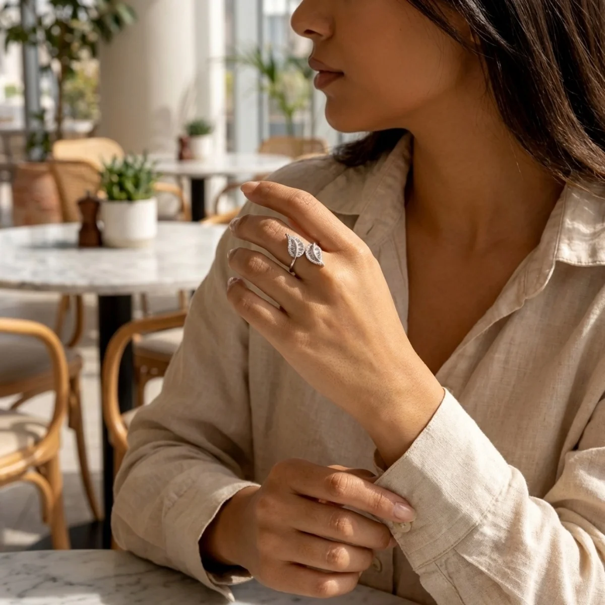 Vintage elegante, mit Blättern und CZ-Zirkon verzierte Öffnungsringe für Damen und Herren, zarter, glänzender Feder-Fingerring, Party- und Eheringe, Schmuck – Detail 5