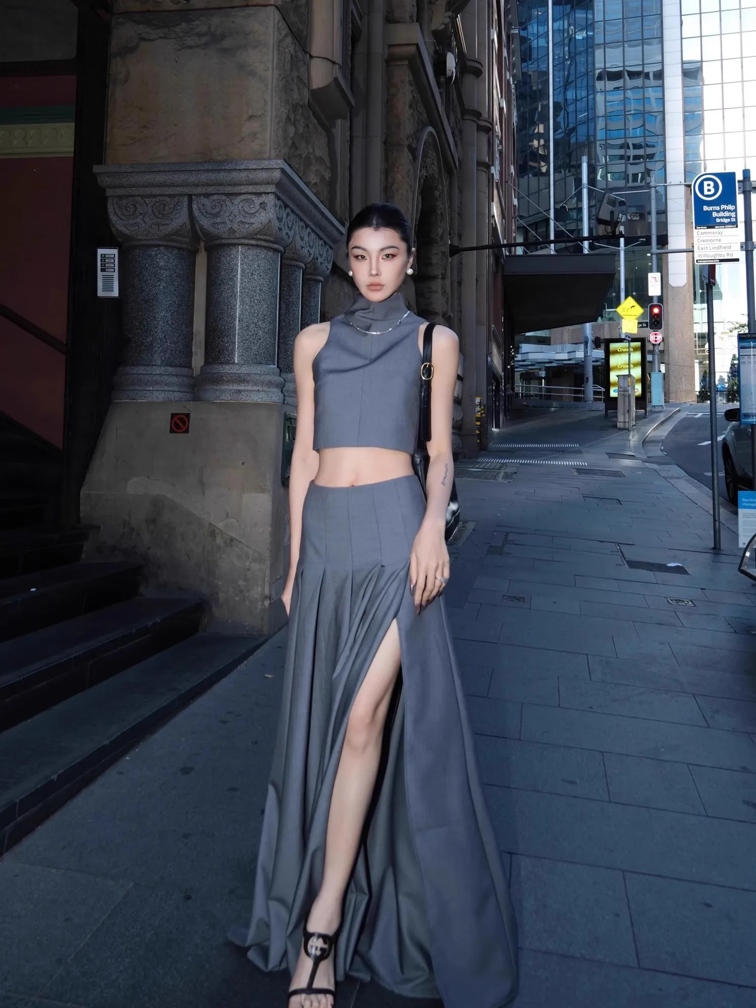 

Lautaro Spring Summer Sexy Stylish Grey Cropped Tank Top Women Stand Collar Elegant Chic Luxury Designer Sleeveless Clothes 2025