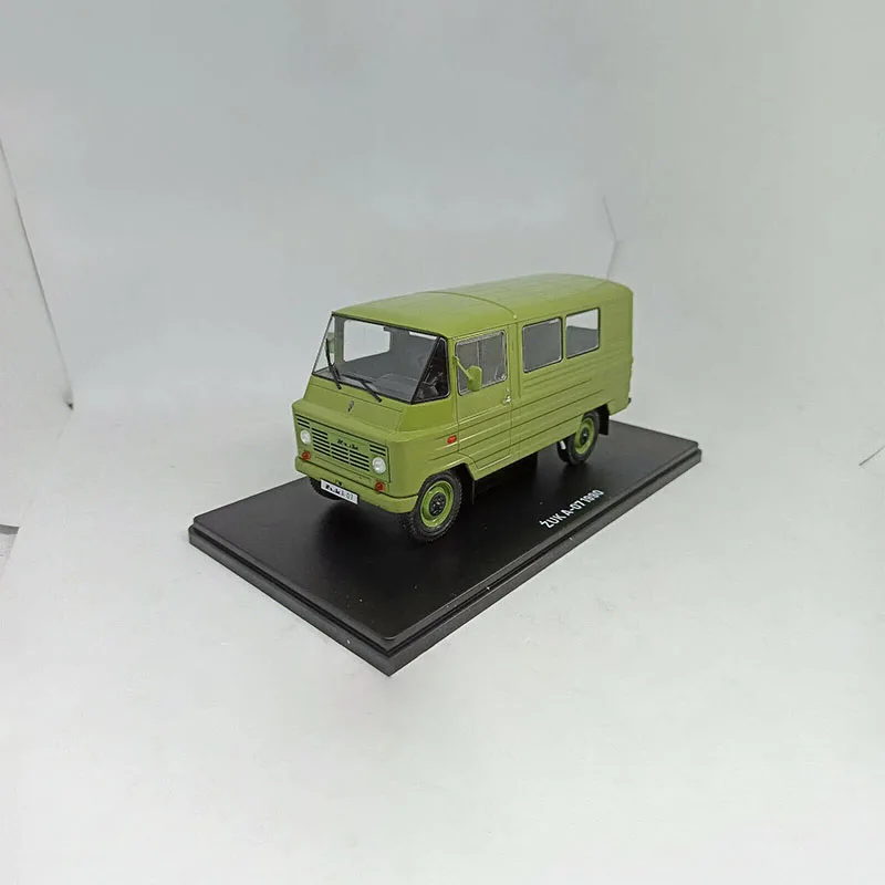 

Original 1:24 Scale ZUK A-07 1990 203# Simulation Alloy Car Model Static Display Collectible Toy Gift Souvenir Decoration
