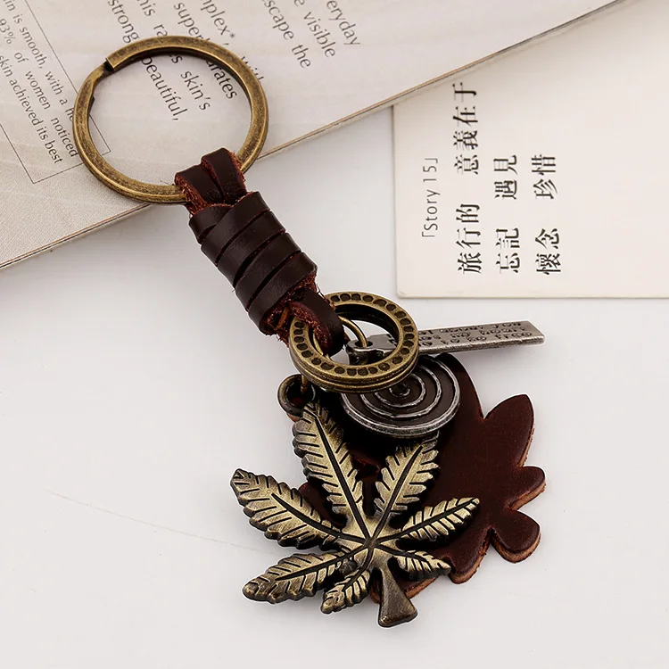Punk Style Leather Keychain for Men with Alloy Maple Leaf Charm Vintage Braided Cowhide Key Ring for Car Keys Wallets Bag