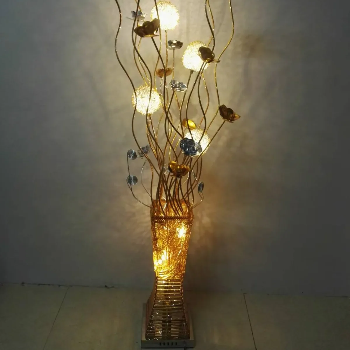 LED decorative floor lamp, aluminum, living room, creative craftsmanship, fashion, personality, aluminum wire vase lamp