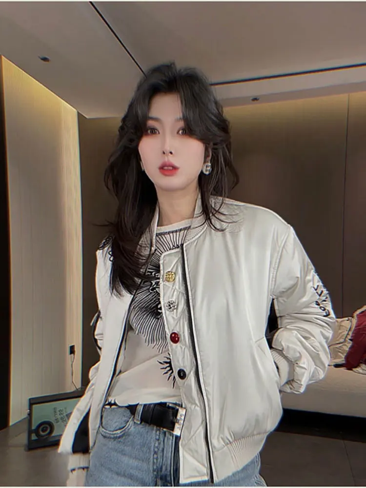 Damska kurtka baseballowa, kombinezon lotniczy, bluzka z guzikami, kontrastowe kolory, wiosenno-jesienna odzież wierzchnia.