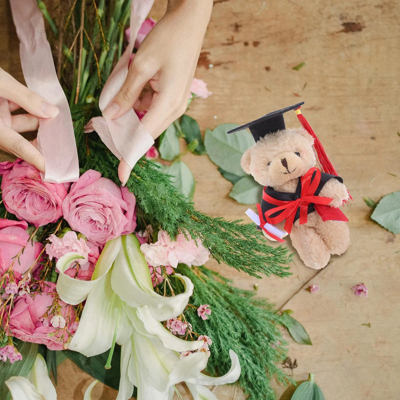 

Mini Graduation Bear Soft Stuffed Animal Graduation Season Decorations Kindergarten College Grad Cap Party Favor Hanging