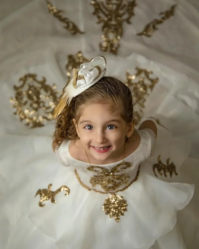 

White Satin Flower Girl Dresses Ball Gowns Gold Appqulies Short Sleeve Train Princess Kids Birthday Party Pageant Dress