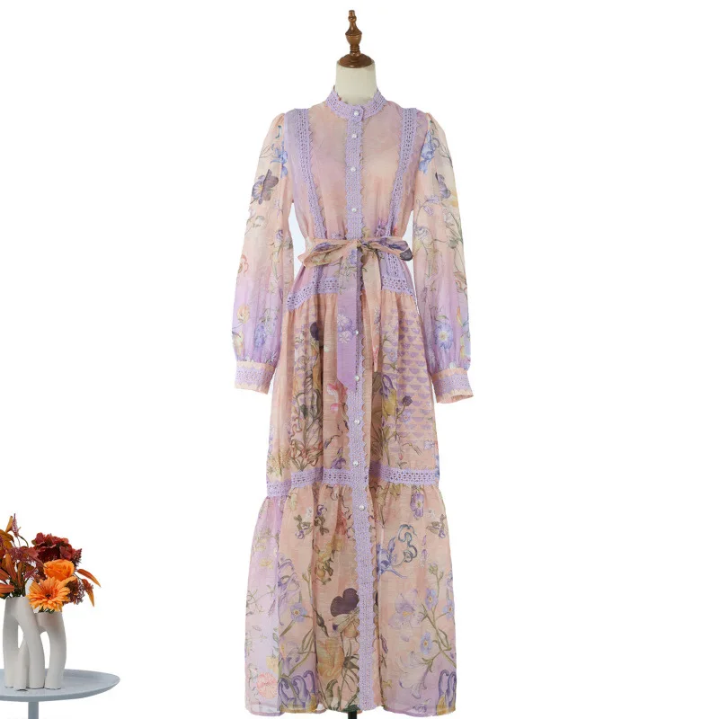 

Элегантное винтажное длинное платье с кружевной отделкой, сложной вышивкой, рукавами-фонариками, воротником-стойкой, принтом и поясом, для повседневной носки