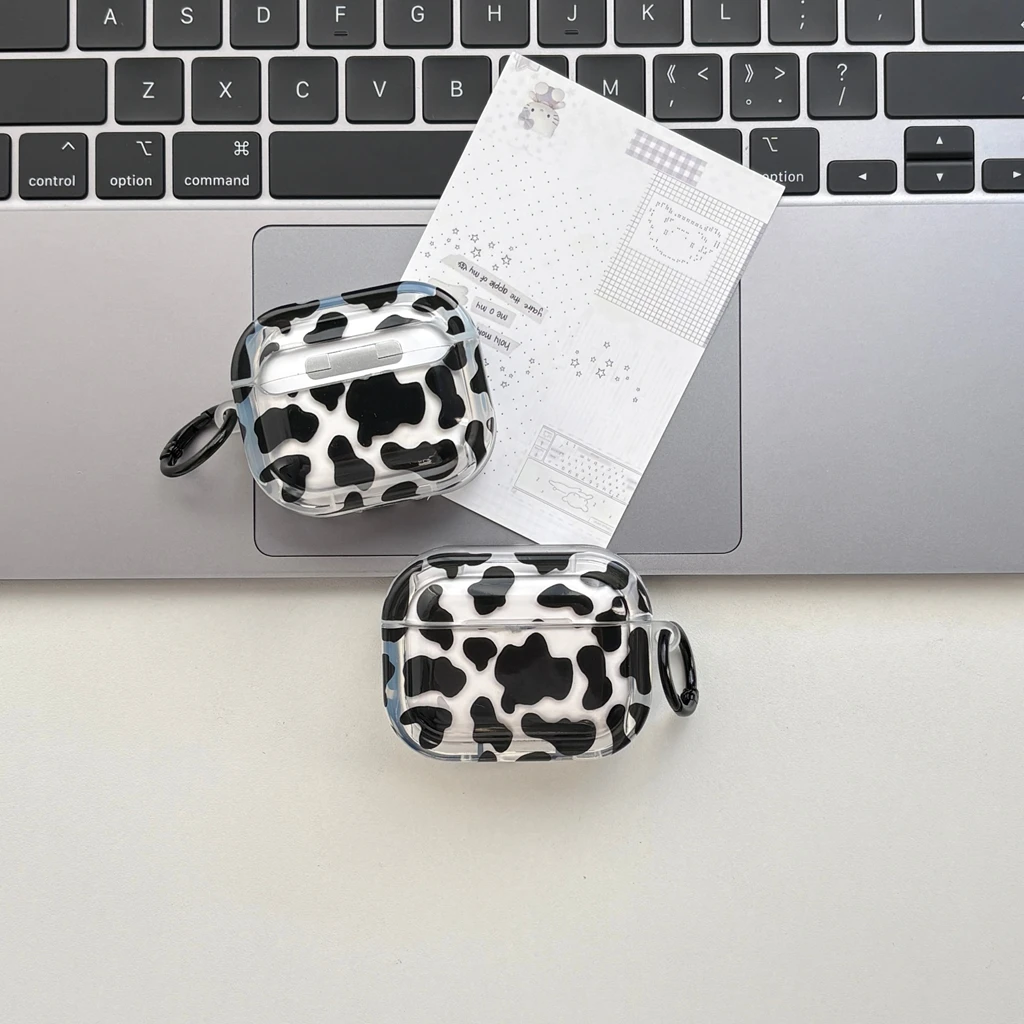 أنيق بسيط أسود أبيض البقرة نمط مع هوك حقيبة سماعة الاذن غطاء ل AirPods 1 أو 2 3 4 Pro 2 Pro 3