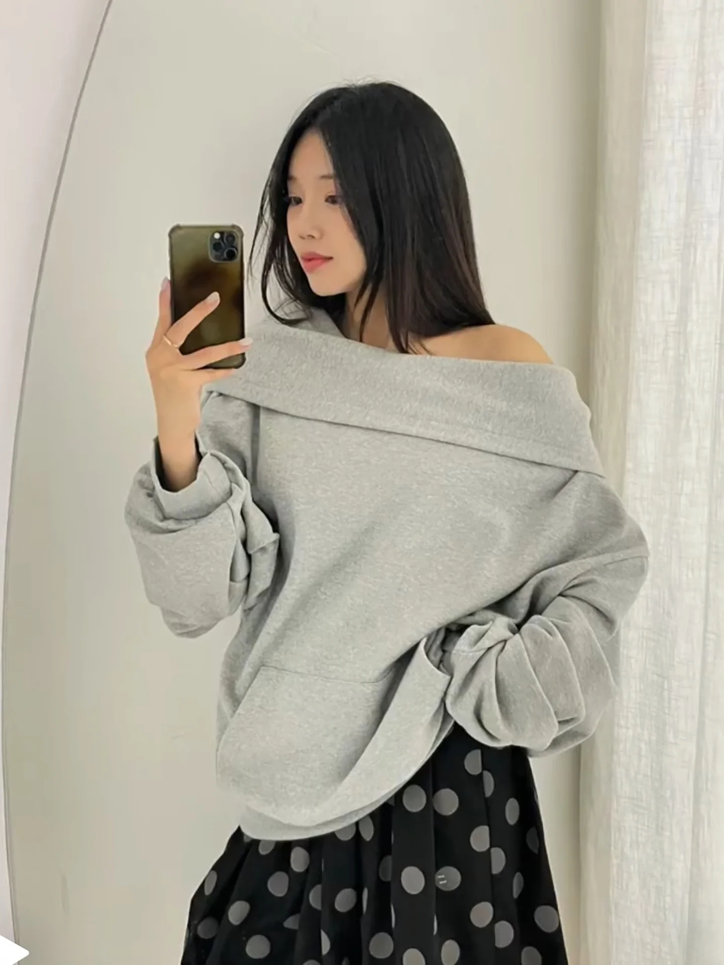 

East Gate Unique Design Casual Shoulder Bared Hoodie Women's Sweatshirt Pocket Design Spring Fashion Polyester Fiber