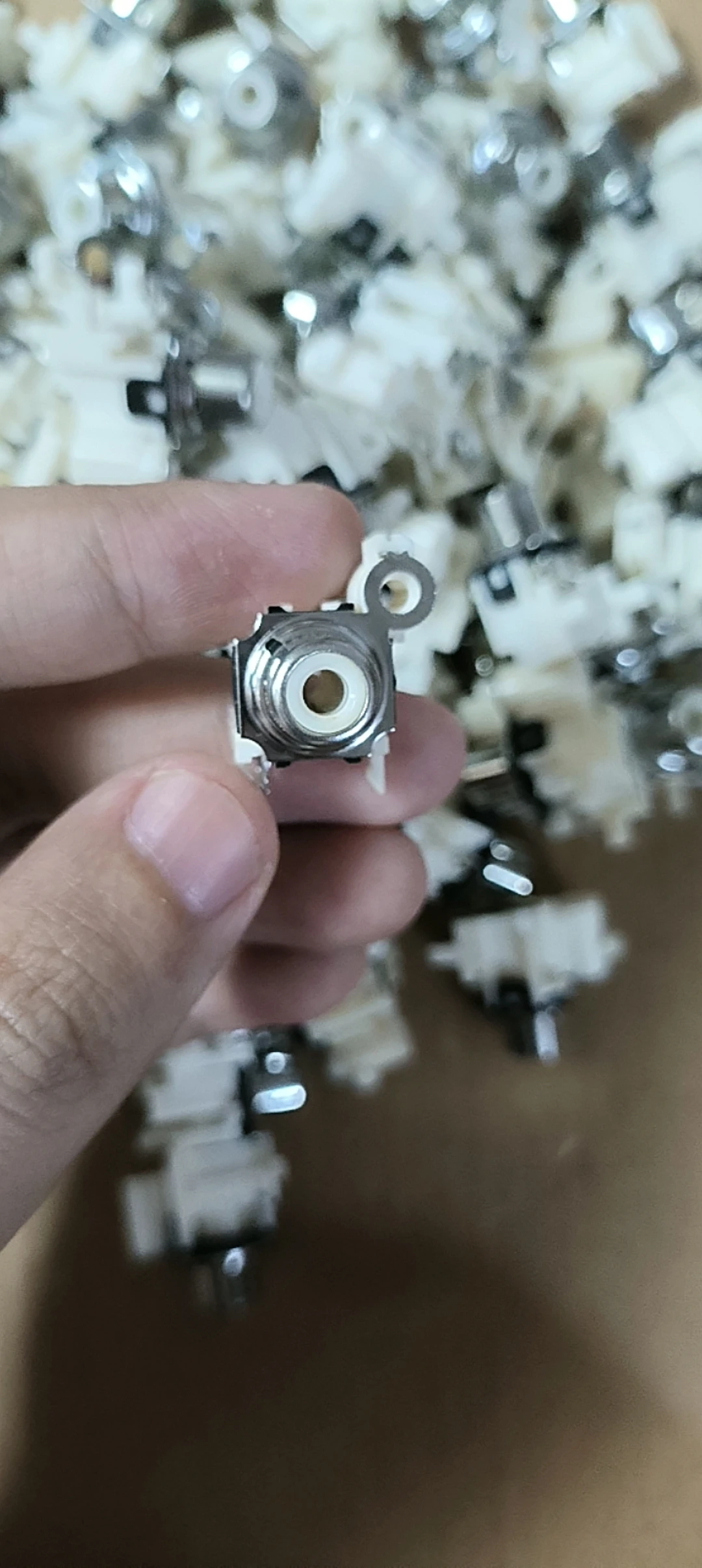 AV1-8.4-8 Coaxial AV Socket 2-Pin RCA Jack Single-hole Audio/Video Lotus Connector with Shielded Shell & Ventilation Holes