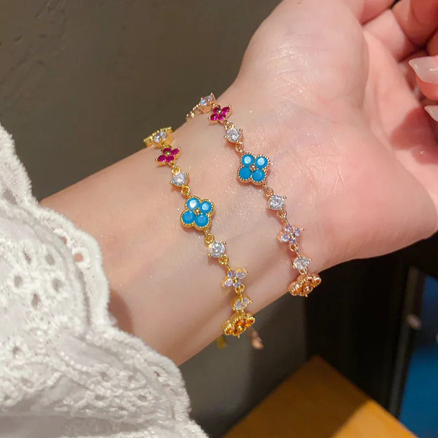 

Pastel Flower Chain Bracelet - Fresh Sweet Minimalist Versatile Accessory