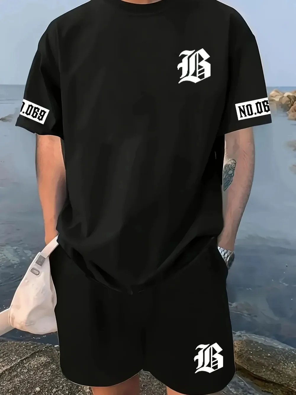 

Summer men's new breathable round neck T-shirt shorts paired with letter print pattern suitable for outdoor leisure sports