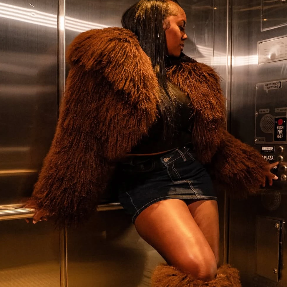 Giacca invernale da donna calda e soffice, cappotto di pelliccia mongola autunnale femminile, colletto rovesciato grande, cappotto corto in vera pelliccia