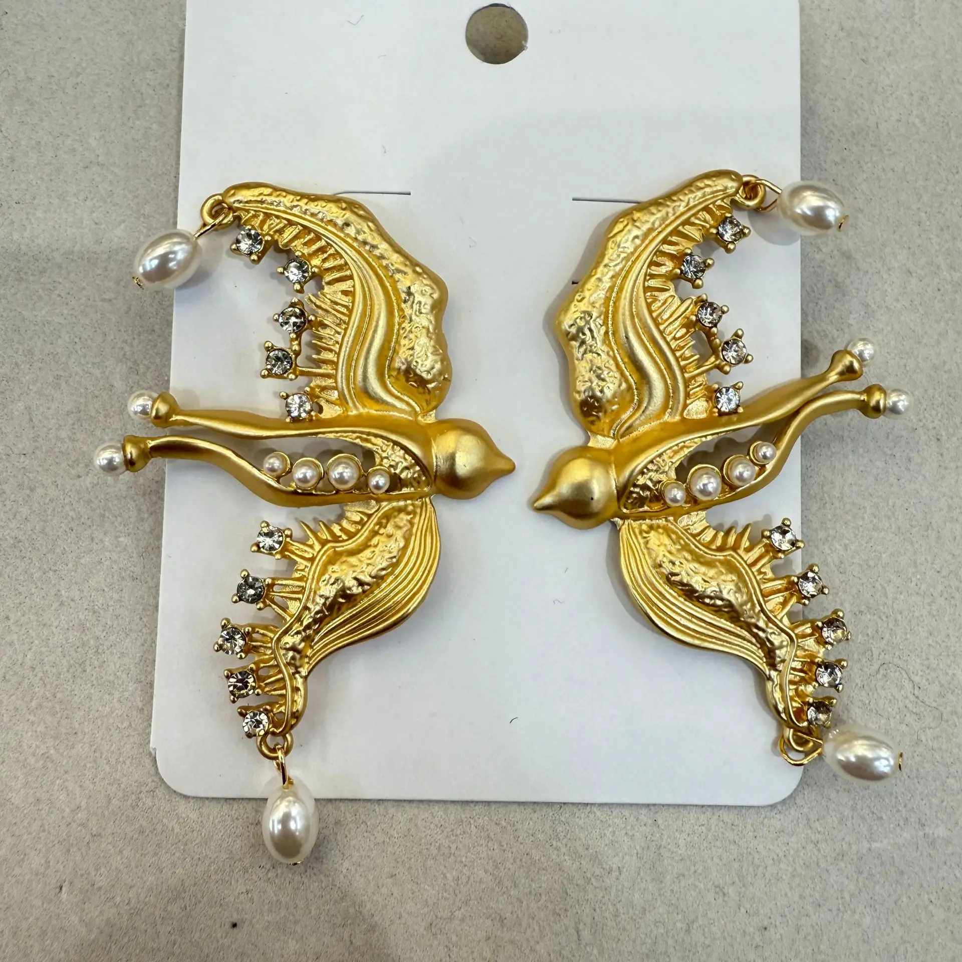 French retro light luxury flash diamond pearl tassel peace pigeon flying bird earrings fashion temperament personality high sens