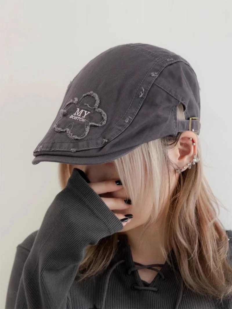 كوريا Ins الأزياء التطريز موزع الصحف قبعة، سليم صالح قبعة مسطحة للرجال النساء الشارع غسلها قطع الرسام قبعة كابي نمط القبعات