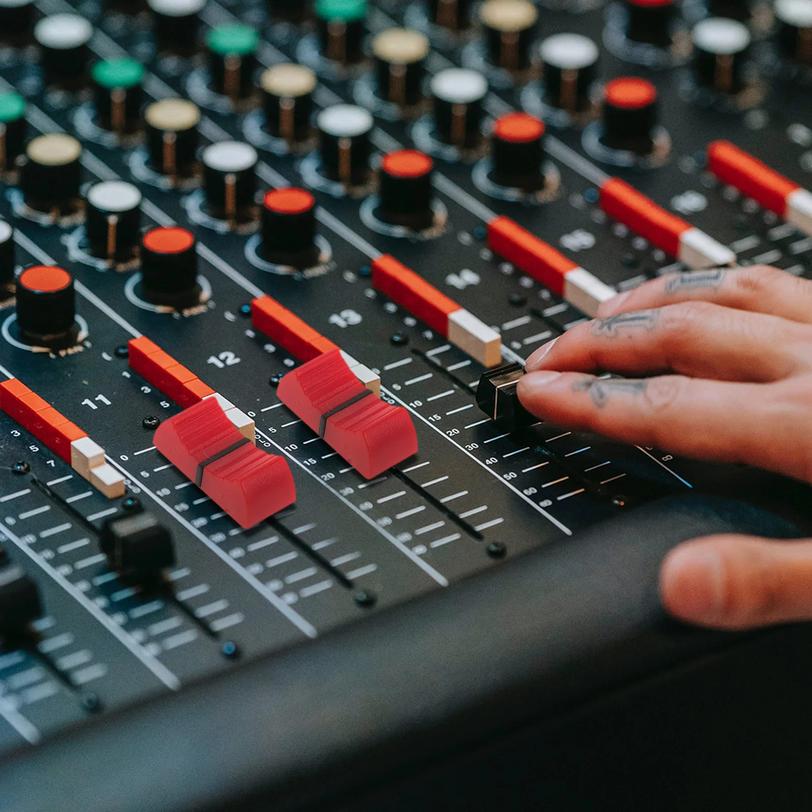 

50pcs Fader Caps Replacement Slider Caps For Mixer Console Fader Knobs Flat Push Knobs Sound Console Accessories