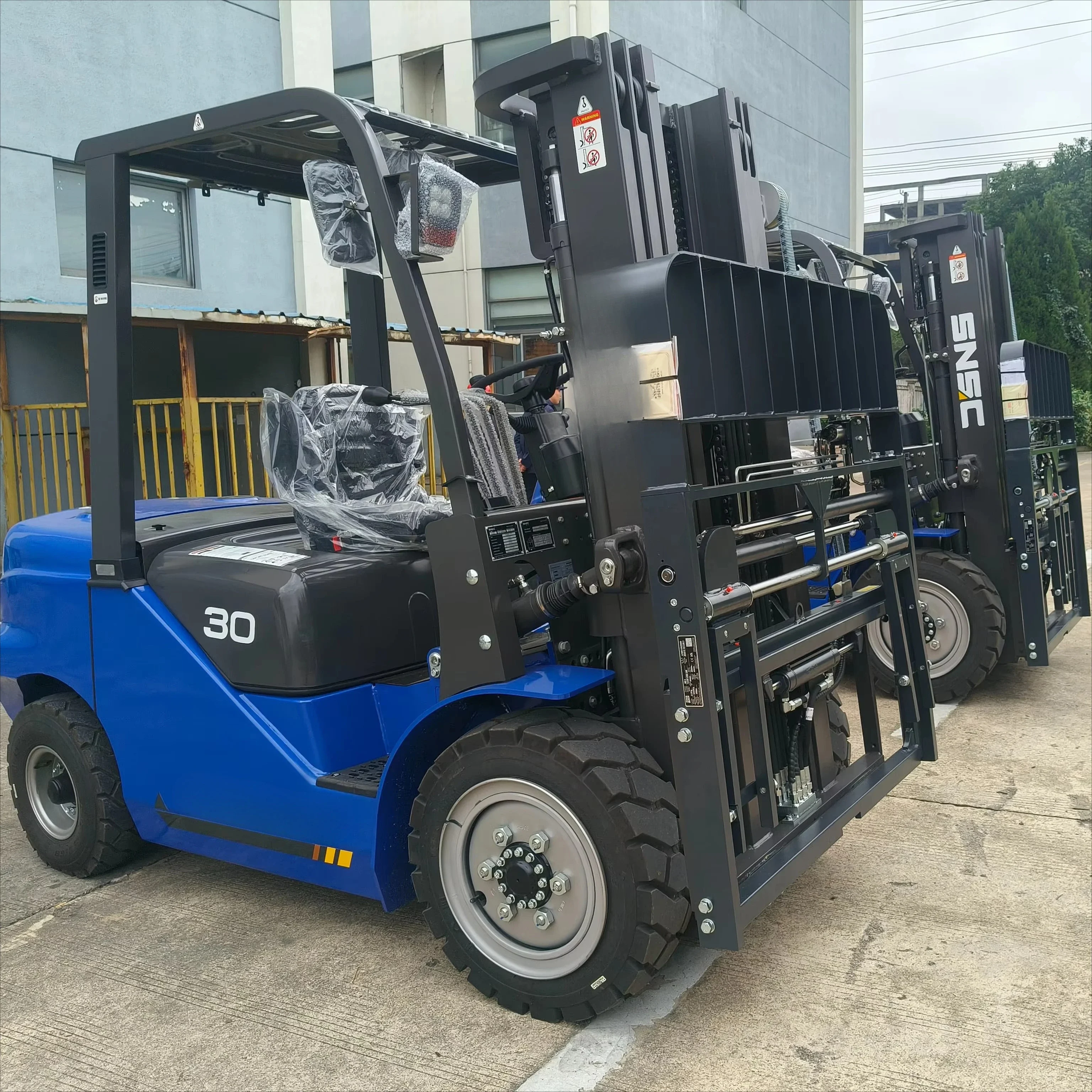 

Вилочный погрузчик с дизельным двигателем 3T, 3000 кг, полезная нагрузка 1230 мм, общая ширина, компактный дизайн