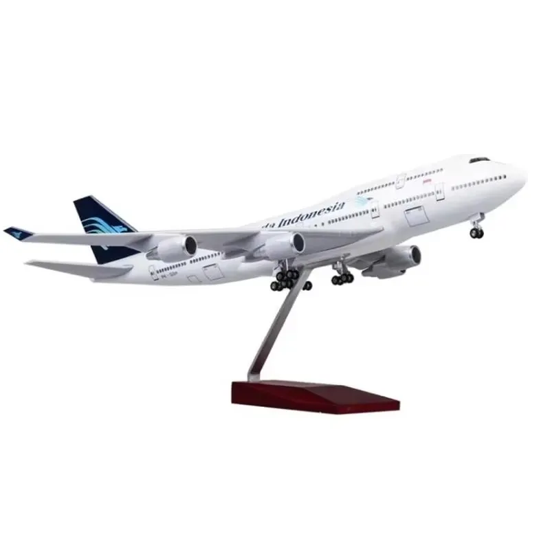 1/150 Scale Model Diecast Resin Airplane Boeing B747 Garuda Indonesia Airline with Light and Wheels Toy Collection Display Gifts