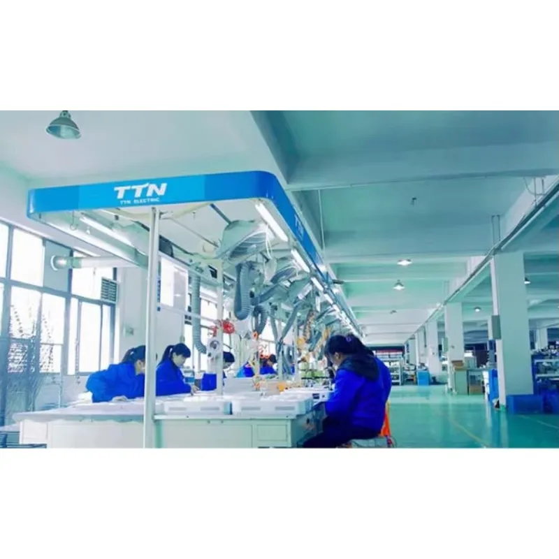 مرحلة واحدة 3KW 5KW الألومنيوم منظم جهد كهربائي أوتوماتيكي استقرار 110 فولت 220 فولت 230 فولت 10kva مثبت 5000 واط الجهد المنظم