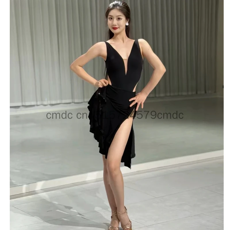 nouvelle-robe-de-danse-latine-tendance-a-col-en-v-et-larges-bretelles-pour-la-pratique-avec-un-magnifique-design-dos-sablier-pour-femme