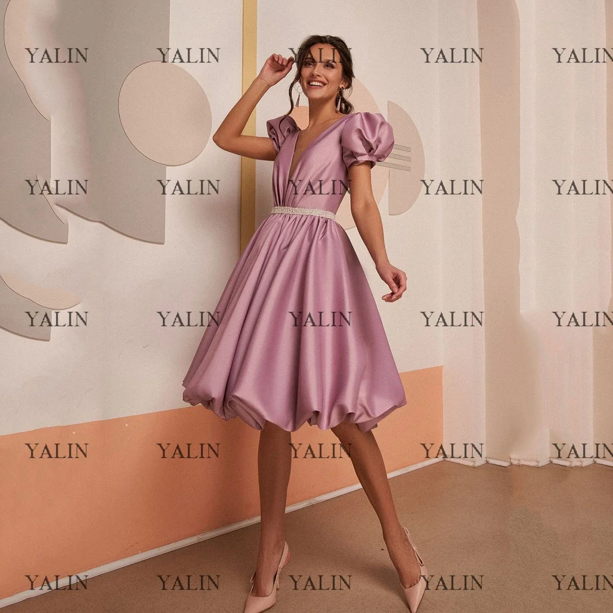 

YALIN Puff Sleeve Purple Satin Prom Dresses With Beading Sashes Short Pleated Graduation Dress V-Neck Cocktail Party Gowns 2022