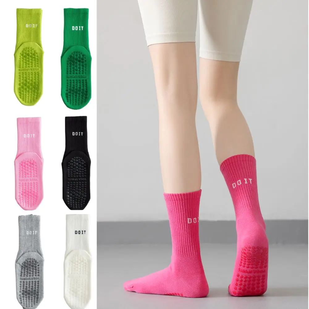 

Comfortable Cotton Yoga Socks Solid Color Striped Mid-calf Socks Breathable Anti-slip Sports Socks